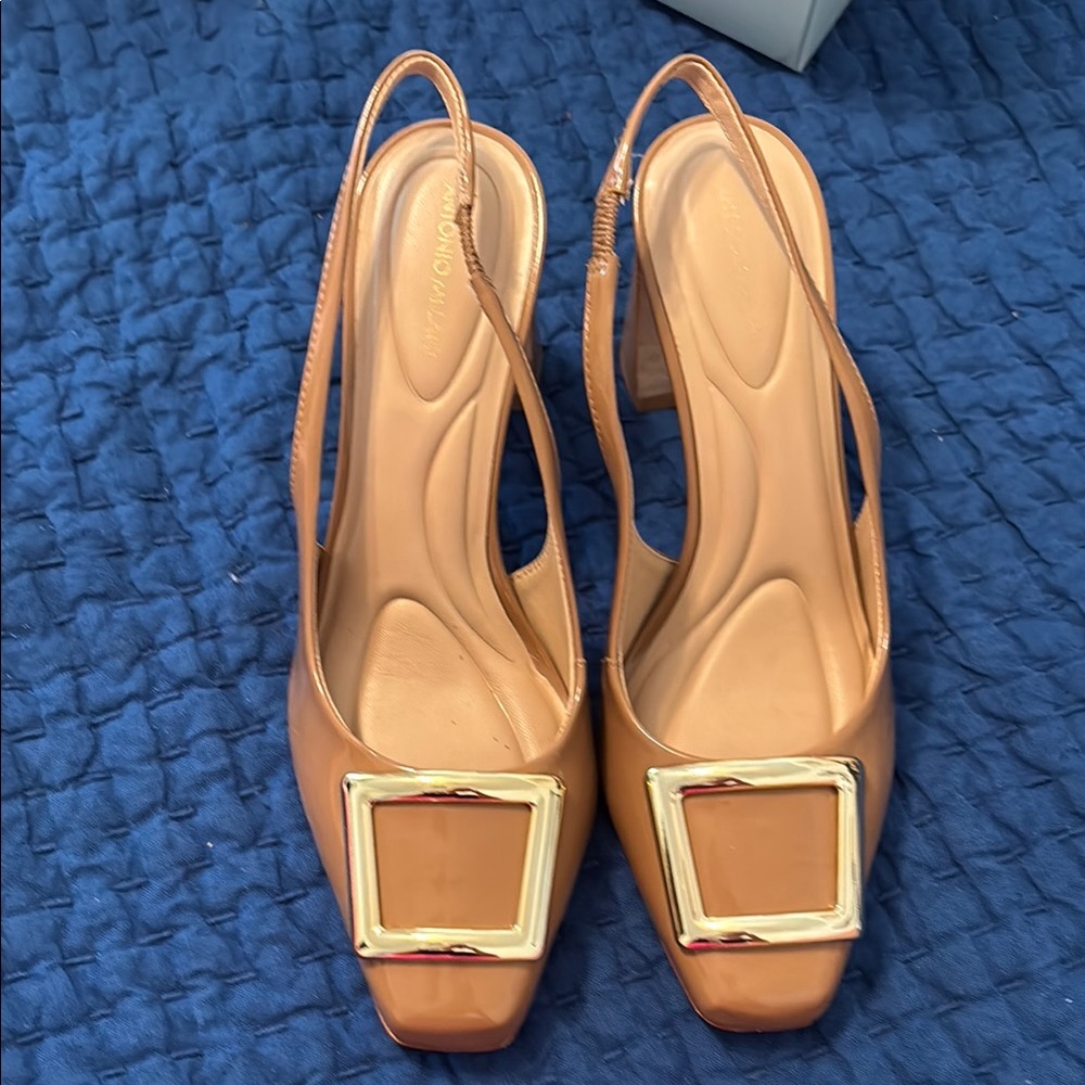 Chic Tan Slingback Heels with Gold Buckle